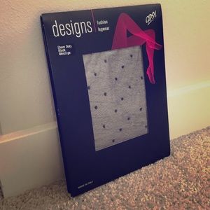 Polka dot pantyhose, brand new in package